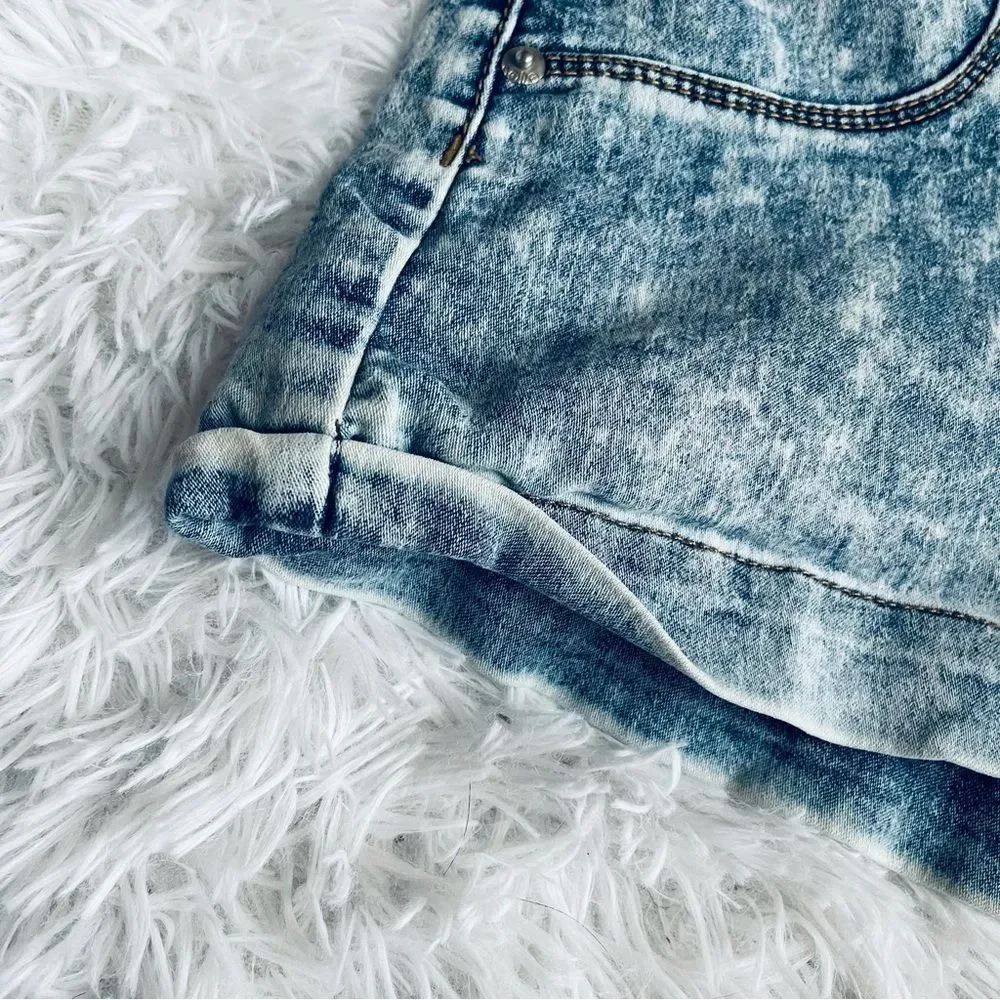 EUC No Boundaries High Waisted Acid Wash Denim Jean Shorts 11 - Picture 8 of 16